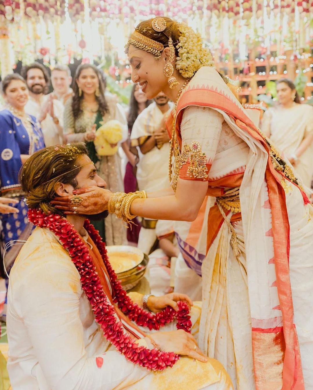 Naga Chaitanya Sobhita Wedding: మాంగల్యం తంతునానేనా.. సంతోషంగా పెళ్లి ఫోటోలను షేర్ చేసుకున్న శోభితా