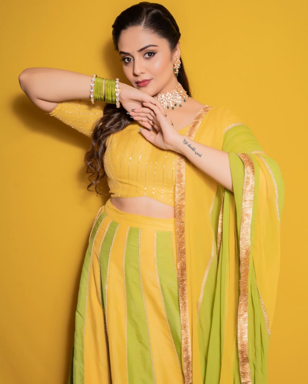 Sreemukhi: లెహెంగాలో శ్రీముఖి హొయలు.. ఈ ముద్దుగుమ్మ అందం వర్ణించతరమా!