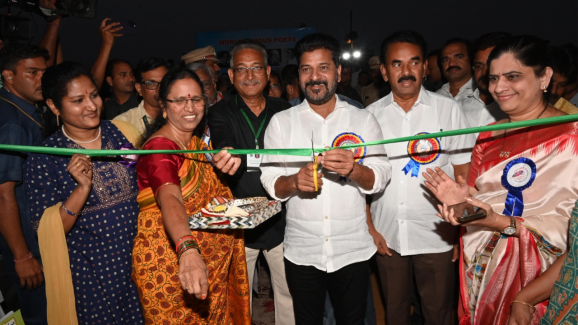 Revanth in Book Fair : రాష్ట్రంలో ఉద్యమ వీరులకు గుర్తింపు దక్కలేదు.. బీఆర్ఎస్ తీరుపై సీఎం రేవంత్ ఆగ్రహం.. చరిత్ర మార్చేయండి