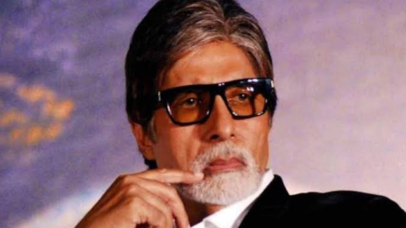 Amitabh Bachchan : అమితాబ్ ను ఇలా చేశారేంట్రా బాబు .. కొంచెం కూడా బుద్దిలేదంటూ..