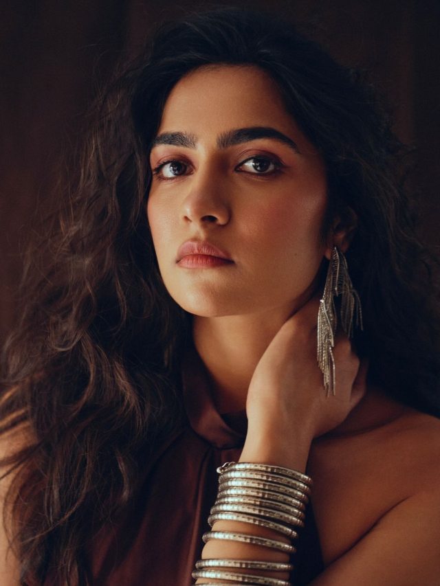 చీరకట్టులో కన్నడ అందం.. రుక్మిణి వసంత్ శారీ కలెక్షన్స్ అమోఘం