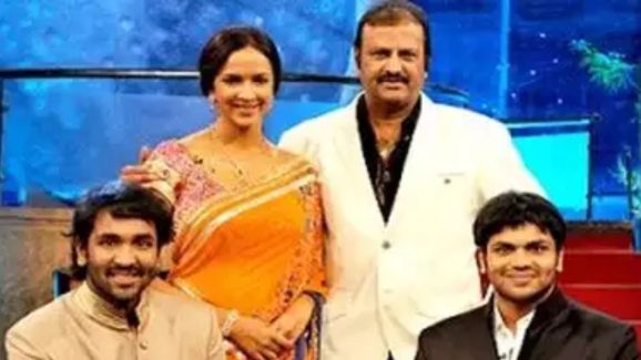 Manchu Lakshmi: ఇక్కడ ఇంత రచ్చ జరుగుతుంటే.. ఏడున్నావ్  మంచు అక్క.. ?