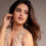 Nidhhi Agerwal: అందరికి నమస్కారం బ్యాచ్ కాదని ఎవరిని అంటున్నావ్ పాప..
