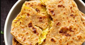 Aloo Paratha: పంజాబీ స్టైల్లో ఆలూ పరాటా ఇలా చేసేయండి, రెండు మూడు తినేయాలనిపిస్తుంది