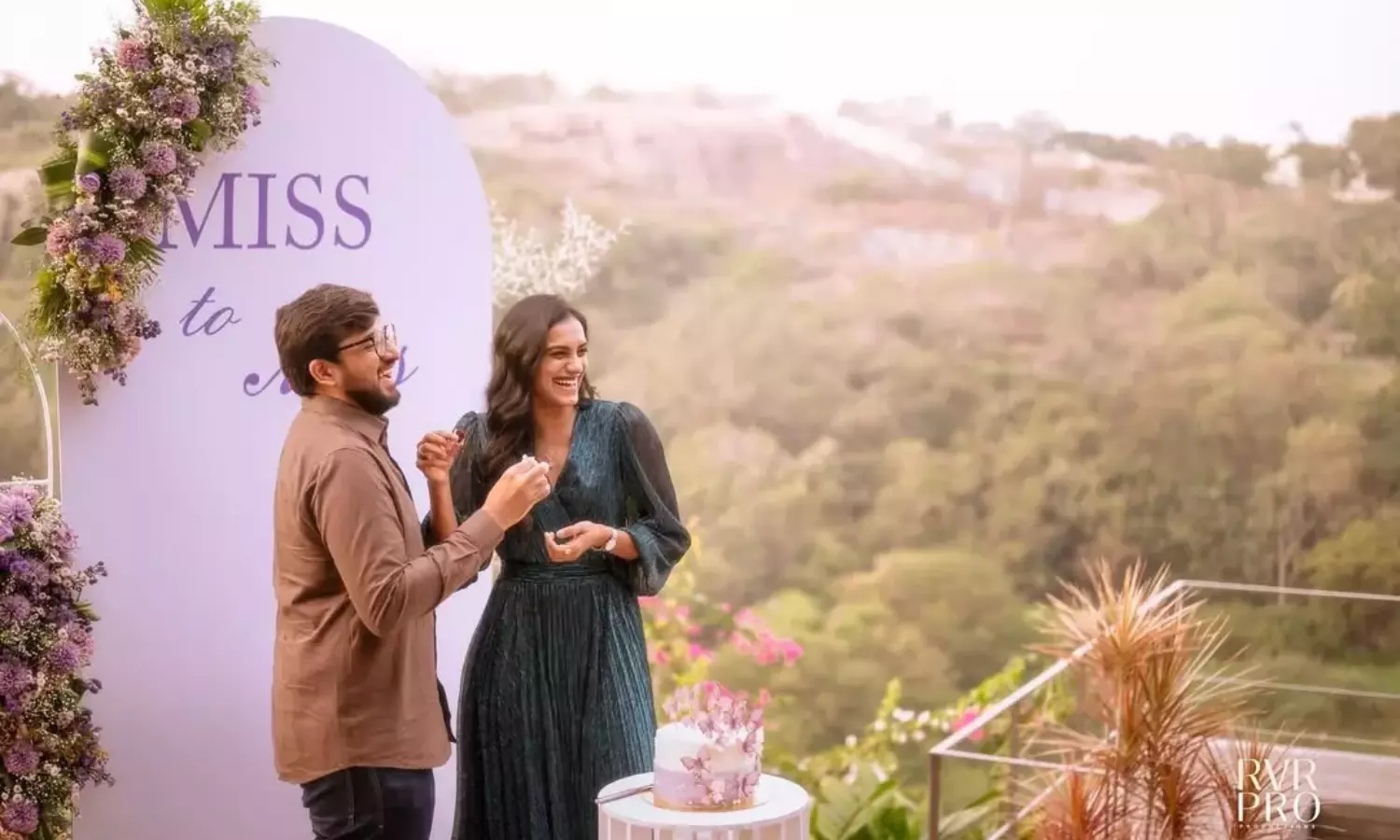 PV Sindhu: ఎంగేజ్మెంట్ చేసుకున్న బ్యాడ్మింటన్ స్టార్.. ఫోటో వైరల్