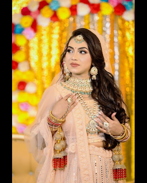 Fashion Tips: పెళ్లికి వెళ్తున్నారా ? ఇలా రెడీ అయితే.. అందరి కళ్లు మీ పైనే