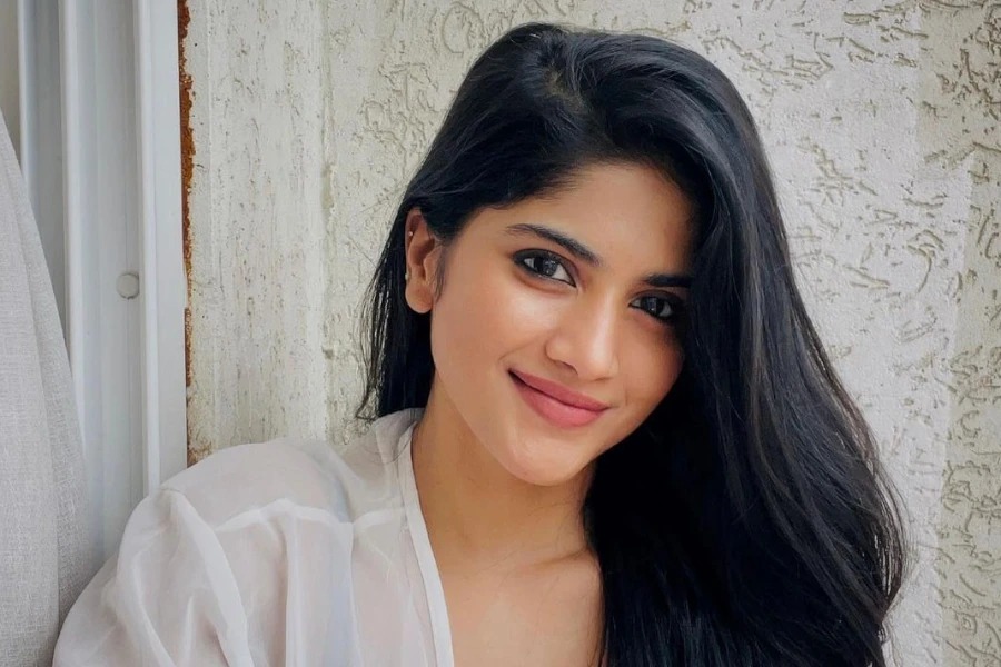 Actress Daksha Nagarkar Photo gallery