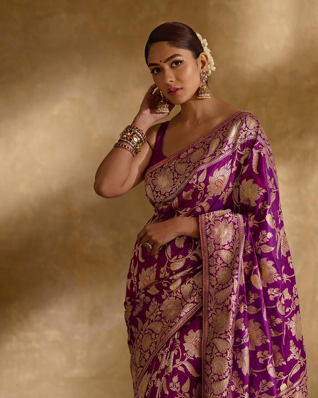 Mrunal Thakur (Source: Instragram) Actress Mrunal Thakur Photo gallery