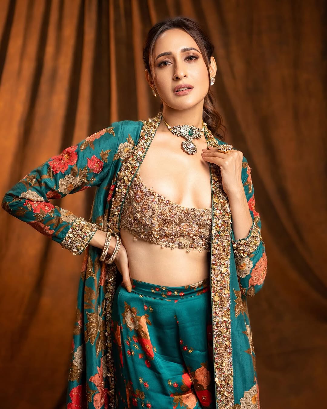 Pragya Jaiswal Photo Gallery