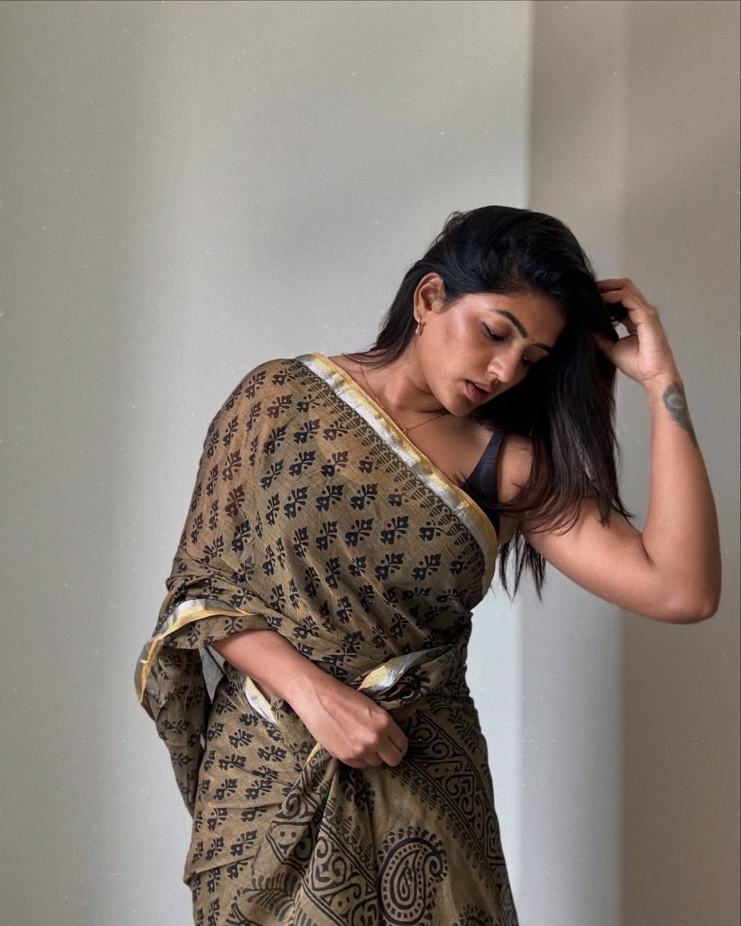Actress Eesha Rebba photo gallary