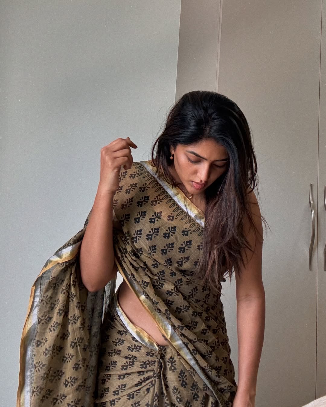Actress Eesha Rebba photo gallary