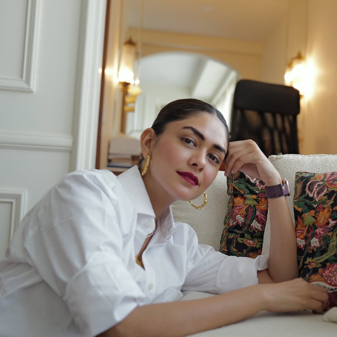 Mrunal Thakur (Source: Instragram) Actress Mrunal Thakur Photo gallery