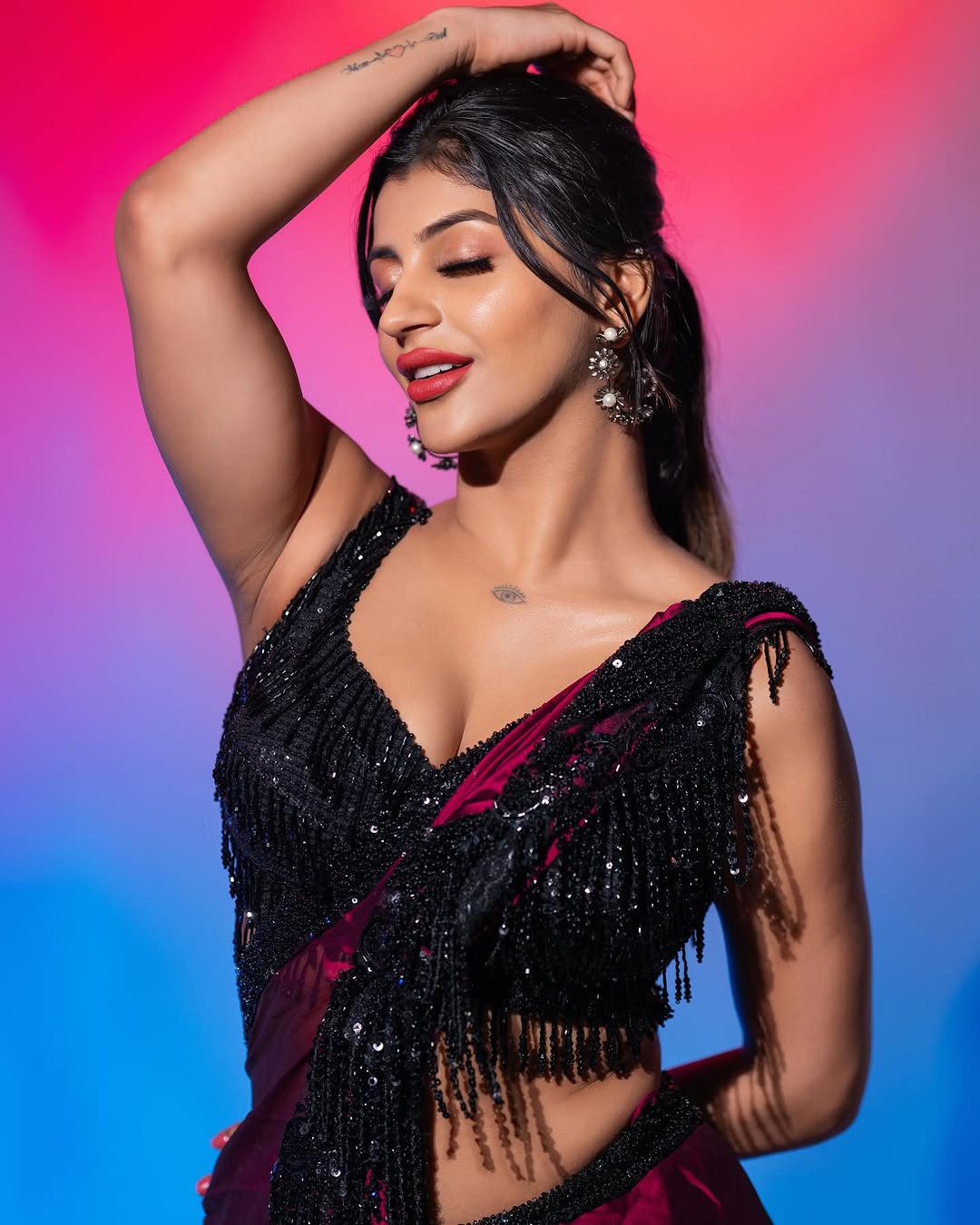 Actress Yashika Anand Photo gallery