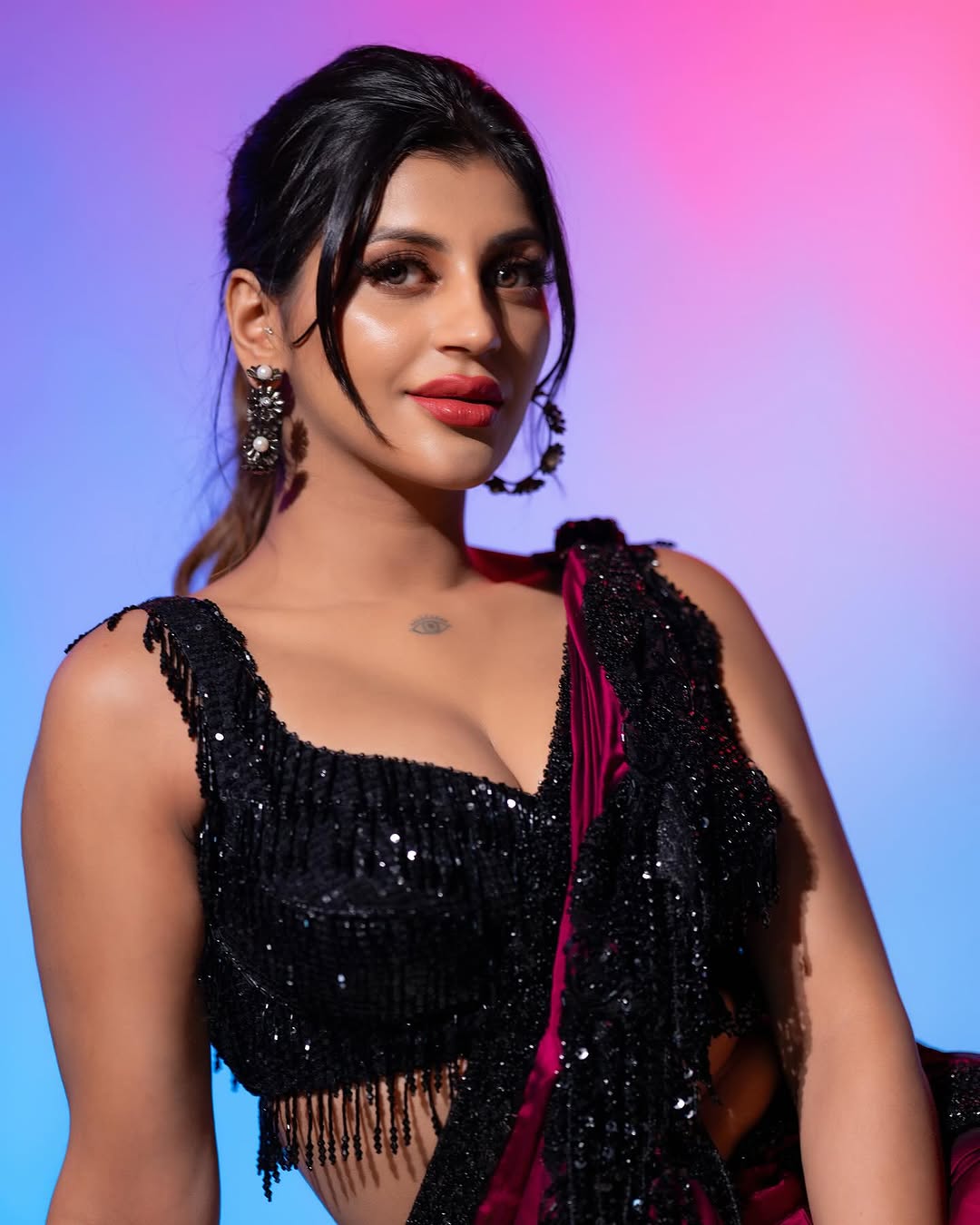 Actress Yashika Anand Photo gallery
