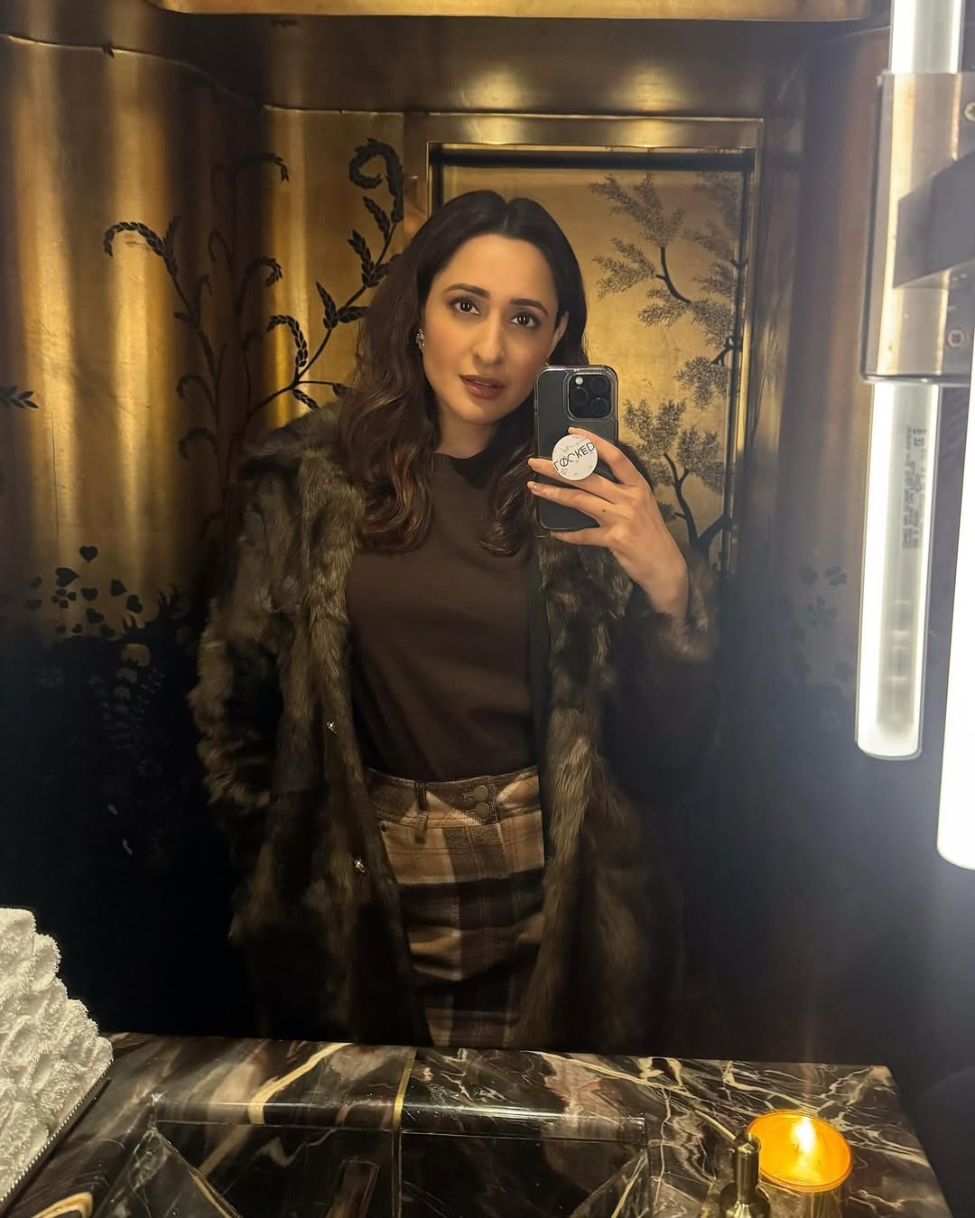 Pragya Jaiswal : లండన్ వీధుల్లో ప్రగ్యా… నిజంగా ఏం ఉంది బాసు