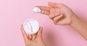 Body Moisturizers: శరీరానికి రాసే మాయిశ్చరైజర్లను చలికాలంలో ముఖానికి రాయవచ్చా? లేక ప్రత్యేకంగా ఫేస్ క్రీమ్ వాడాలా?