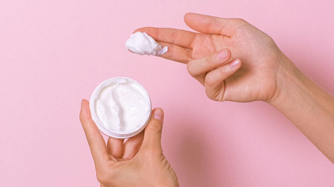 Body Moisturizers: శరీరానికి రాసే మాయిశ్చరైజర్లను చలికాలంలో ముఖానికి రాయవచ్చా? లేక ప్రత్యేకంగా ఫేస్ క్రీమ్ వాడాలా?
