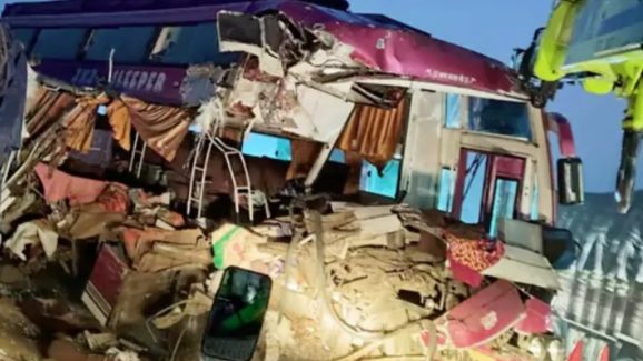 Suryapet Accident: సూర్యాపేటలో ఆగి ఉన్న లారీని ఢీకొట్టిన ట్రావెల్ బస్సు – నలుగురు దుర్మరణం