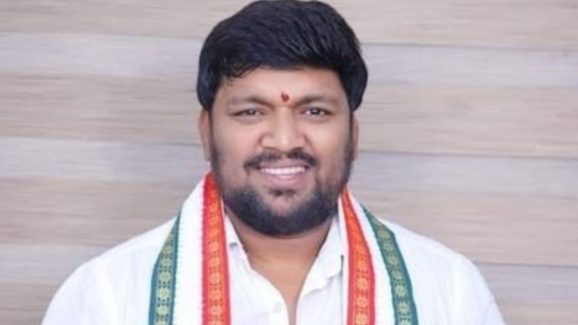CM Revanth Reddy: సీఎం రేవంత్ ఫోటోతో పతంగులు.. అభిమానం చాటుకున్న మెట్టు సాయికుమార్