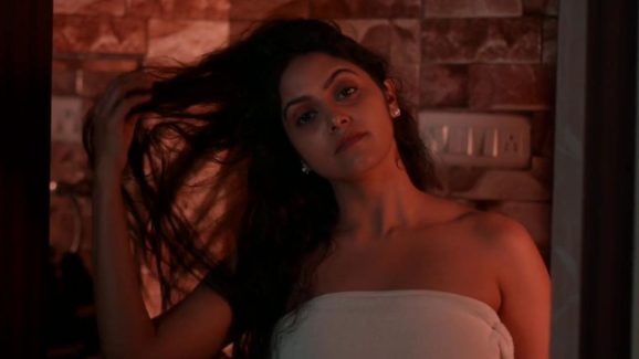 OTT Movie : ఒకరిని ప్రేమించి మరొకరితో పక్క పంచుకునే ఖతర్నాక్ కిలాడి