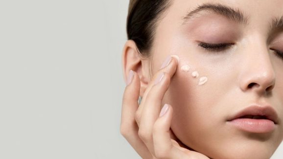 BB Cream For Skin: BB క్రీమ్ వాడుతున్నారా ? ముందుగా ఈ విషయాలు తెలుసుకోండి