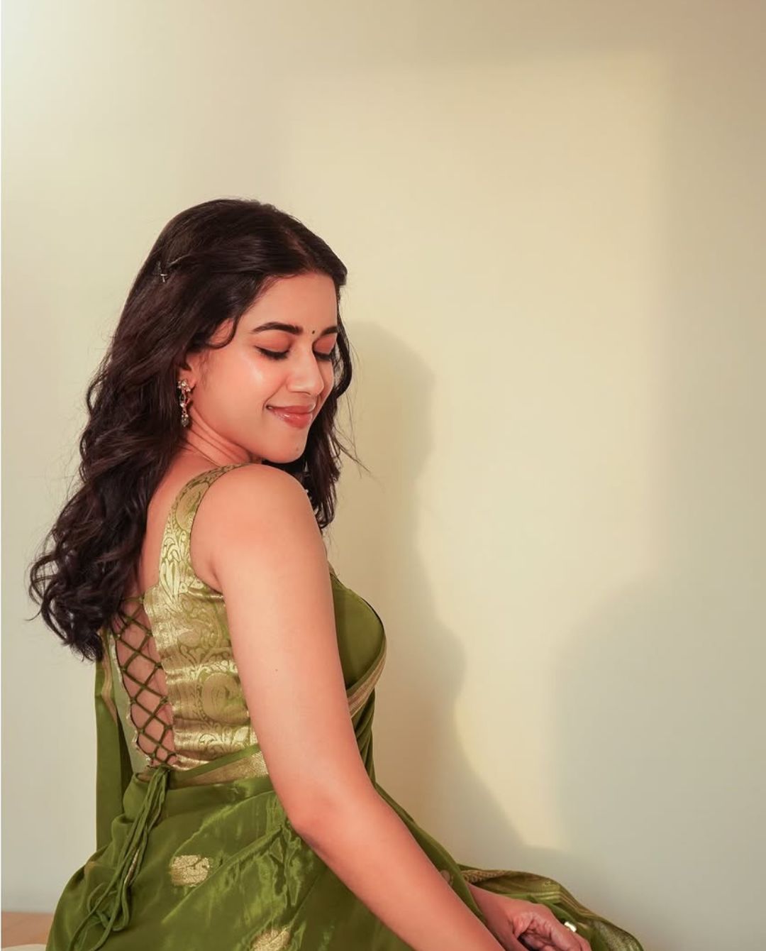 Mirnalini Ravi : గ్రీన్ శారీలో మృణాళిని రవి అందమే అందం..