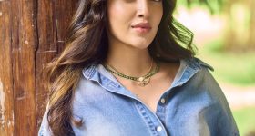 Neha Shetty:  టిల్లు బ్యూటీ కిల్లింగ్ లుక్స్.. ఆ చూపులకు ఫిదా అవ్వాల్సిందే...