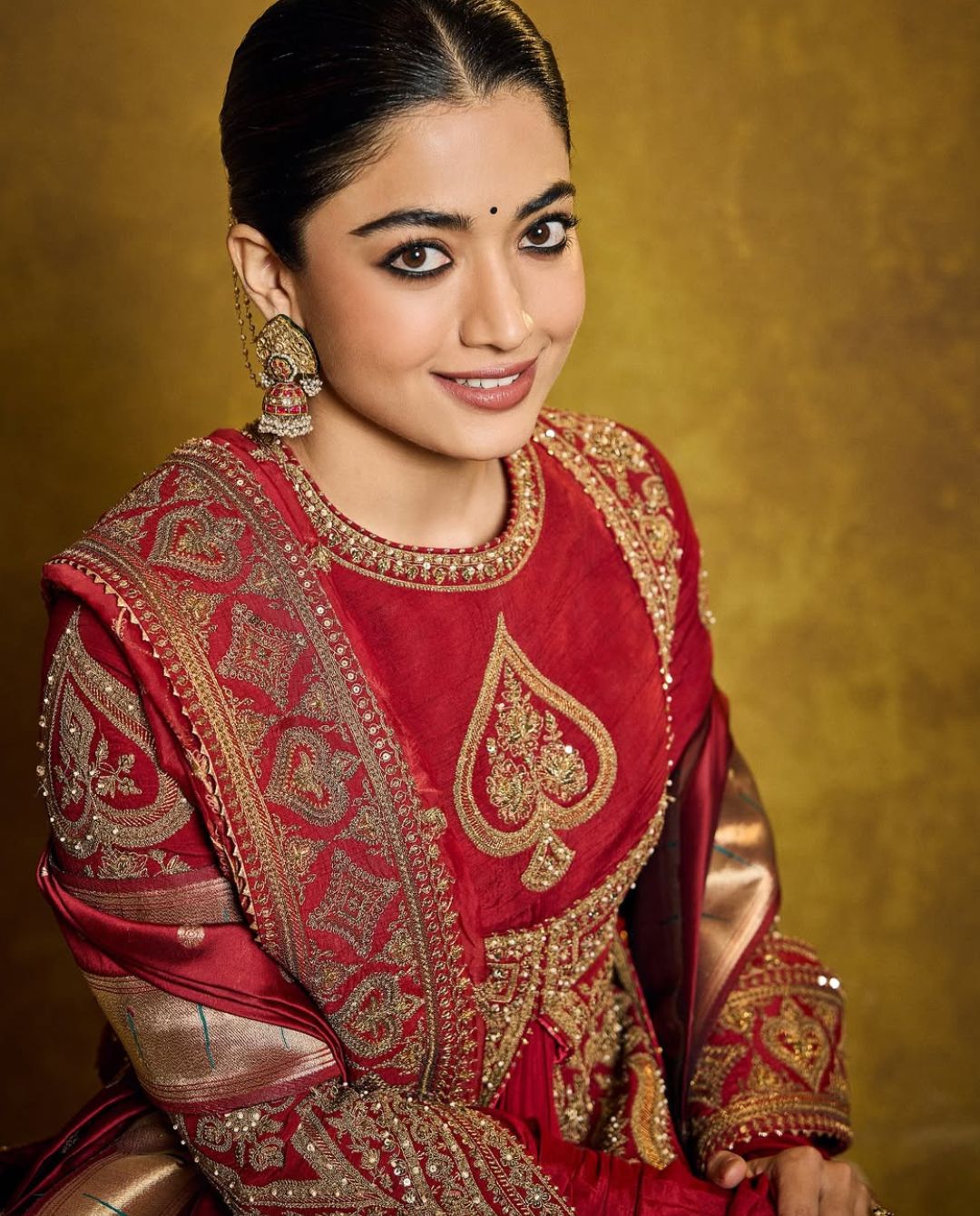 Rashmika Mandanna : గార్జీయస్ లుక్ లో దేవతలాగా రష్మిక.. ఎంత అందంగా ఉందో చూశారా..?