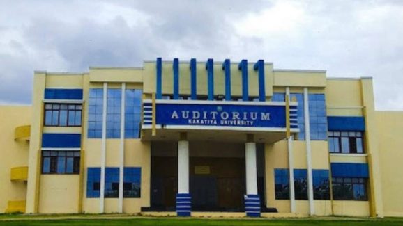 Kakatiya University: పెట్రోల్ బాటిల్‌తో విద్యార్థులు.. ఉలిక్కిపడ్డ వీసీ.. అసలేం జరిగిందంటే?