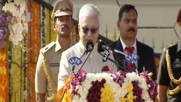 Republic Day: పరేడ్‌గ్రౌండ్స్‌లో ఘనంగా గణతంత్ర వేడుకలు.. జెండా ఆవిష్కరించిన గవర్నర్