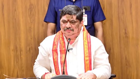 Ponnam Prabhakar: జీహెచ్‌ఎంసీ అధికారులతో మంత్రి పొన్నం ప్రభాకర్ కీలక సమావేశం