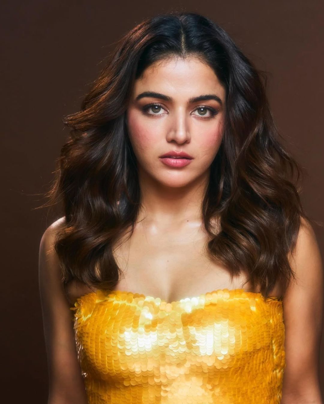 Wamiqa Gabbi: మెరిసేటి డ్రెస్సులో వామికా గబ్బి.. చూపులతోనే బాణాలు గుచ్చుతోందిగా.!