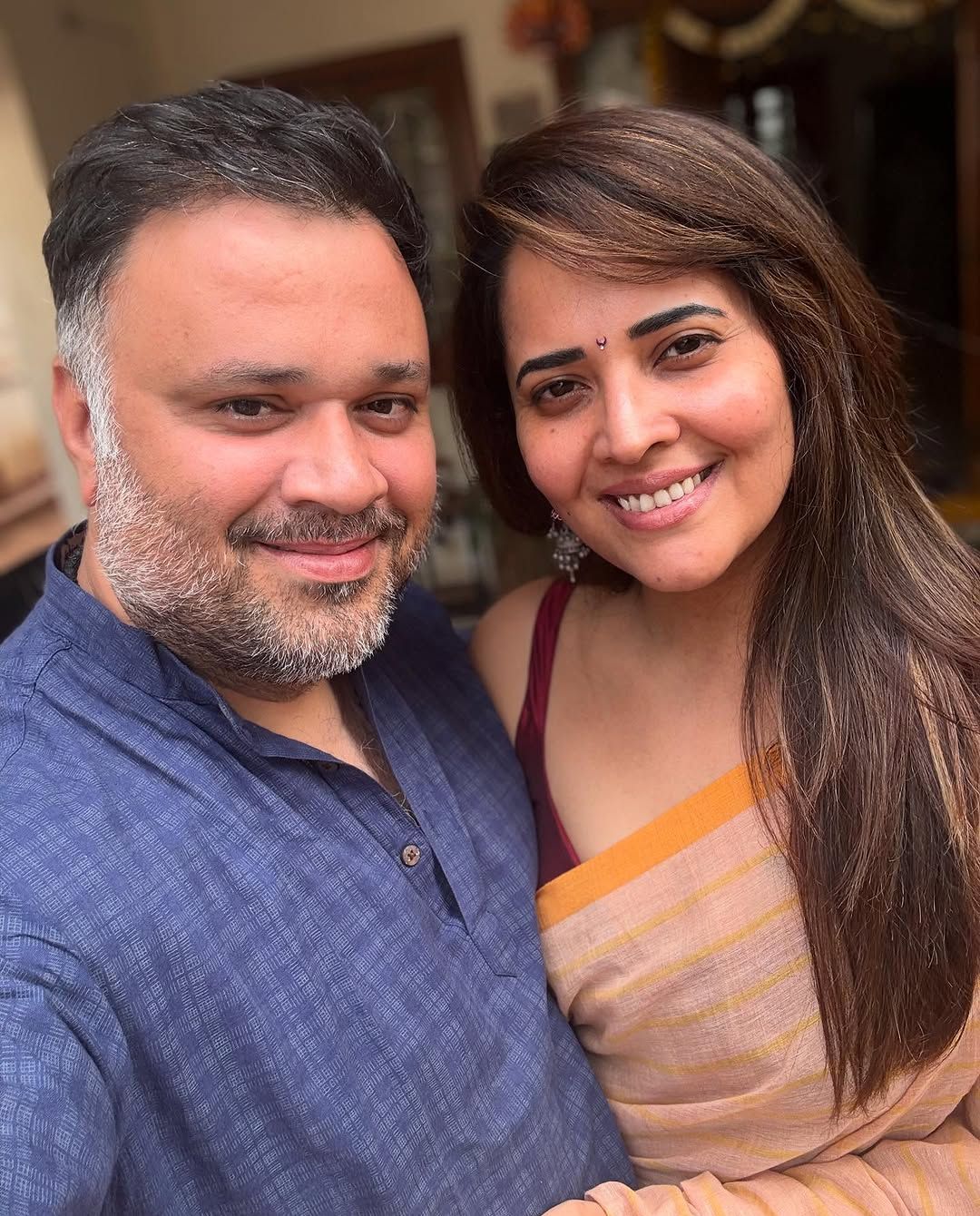 Anasuya: సంక్రాంతి  వేళ చీరకట్టులో చెక్కిలిగింతలు పెట్టిన అనసూయ..!