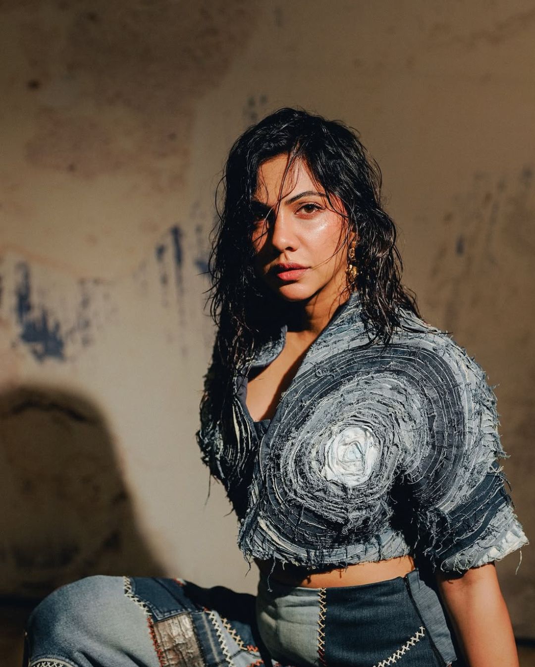 Madonna Sebastian: వెరైటీ డ్రెస్‌లో నాని హీరోయిన్.. ఫోజులు కూడా వెరైటీగానే.!