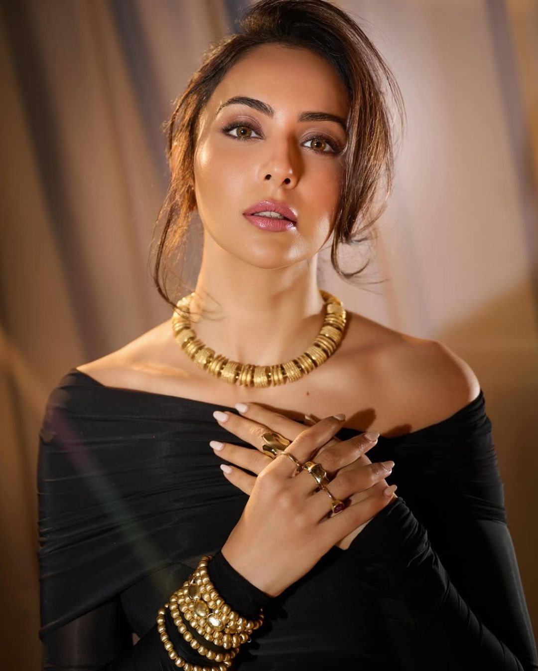 Rakul Preet Singh: బ్లాక్ డ్రెస్‌లో భలే అనిపిస్తున్న రకుల్ అందాలు.. ఏడాదిలో ఇదే మొదటిసారి