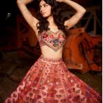 Kushi Kapoor: అందంలో అక్కతో పోటీపడుతున్న ఖుషీ కపూర్.. అందాలు చూడతరమా..?