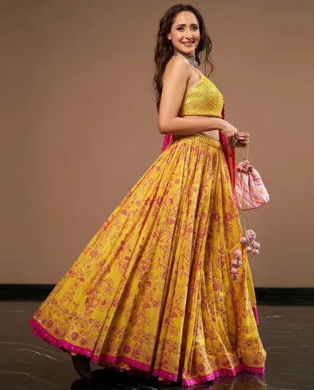 Pragya Jaiswal: పరికిణీలో అదరహో అనిపిస్తున్న బాలయ్య బ్యూటీ.. ఫొటోస్ వైరల్..!