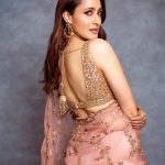 Pragya Jaiswal: గులాబీ లాంటి అందంతో ప్రగ్యా.. చీరకట్టులో మరింత ముద్దుగా.!