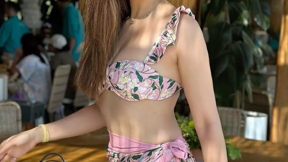 Lakshmi Rai: అందాలతో బ్లాస్ట్ చేస్తున్న లక్ష్మీరాయ్..!