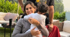 Ram Charan: మెగా ఇంట్లో సంక్రాంతి సంబరాలు.. కూతురికి భోగి పళ్ళు పోస్తూ..!