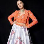 SreeMukhi: దేవకన్యలా మెరిసిపోతున్న శ్రీముఖి.. అప్సరసలు సైతం తలదించేలా..?