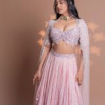 Daksha Nagarkar: ట్రెడిషనల్ దుస్తుల్లో కూడా అందాలతో రెచ్చగొడుతున్న  దక్ష..!