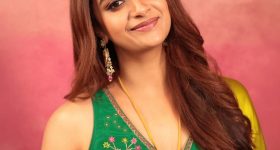 Keerthy Suresh : చంద్రుడు సైతం సిగ్గుపడేలా అందాలతో ఆకట్టుకుంటున్న మహానటి..!