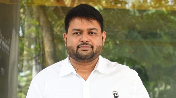 SS. Thaman: మాటలే కాదు చేతలు కూడా మధురమే..రెమ్యూనరేషన్ లో సగం మొత్తం వారికే..!