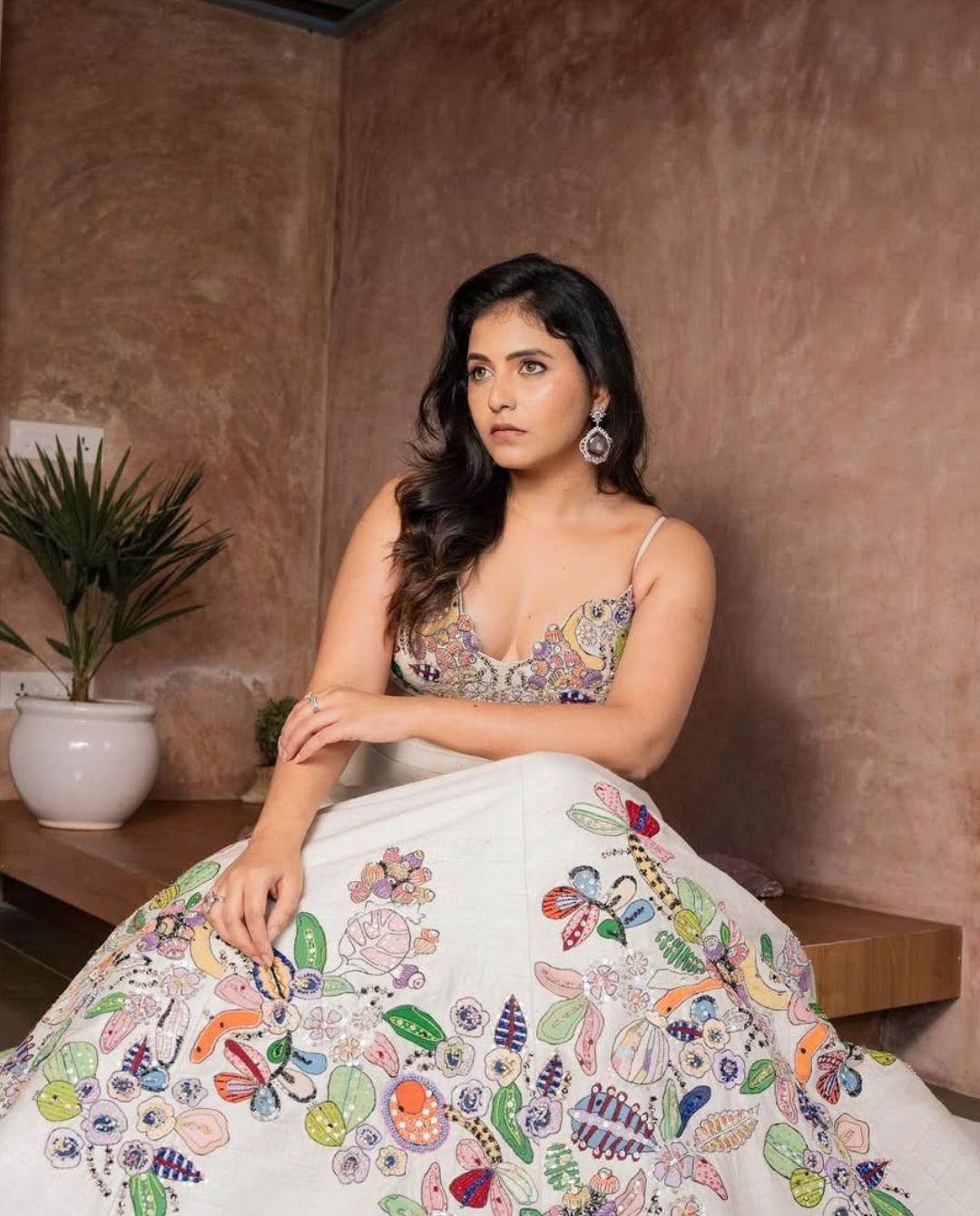 Anjali : వైట్ కలర్ లెహంగాలో పార్వతమ్మ ఎంత అందంగా ఉందో చూశారా..?