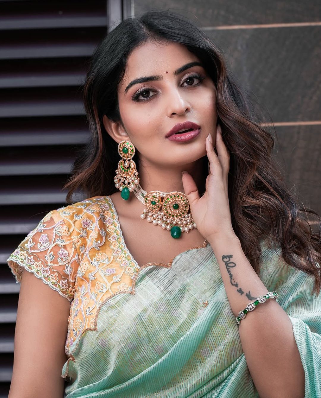 Ananya Nagalla : చీరలో ఆహా అనిపిస్తున్న అనన్య నాగళ్ల.. కుర్రాళ్లు ఫిదా..