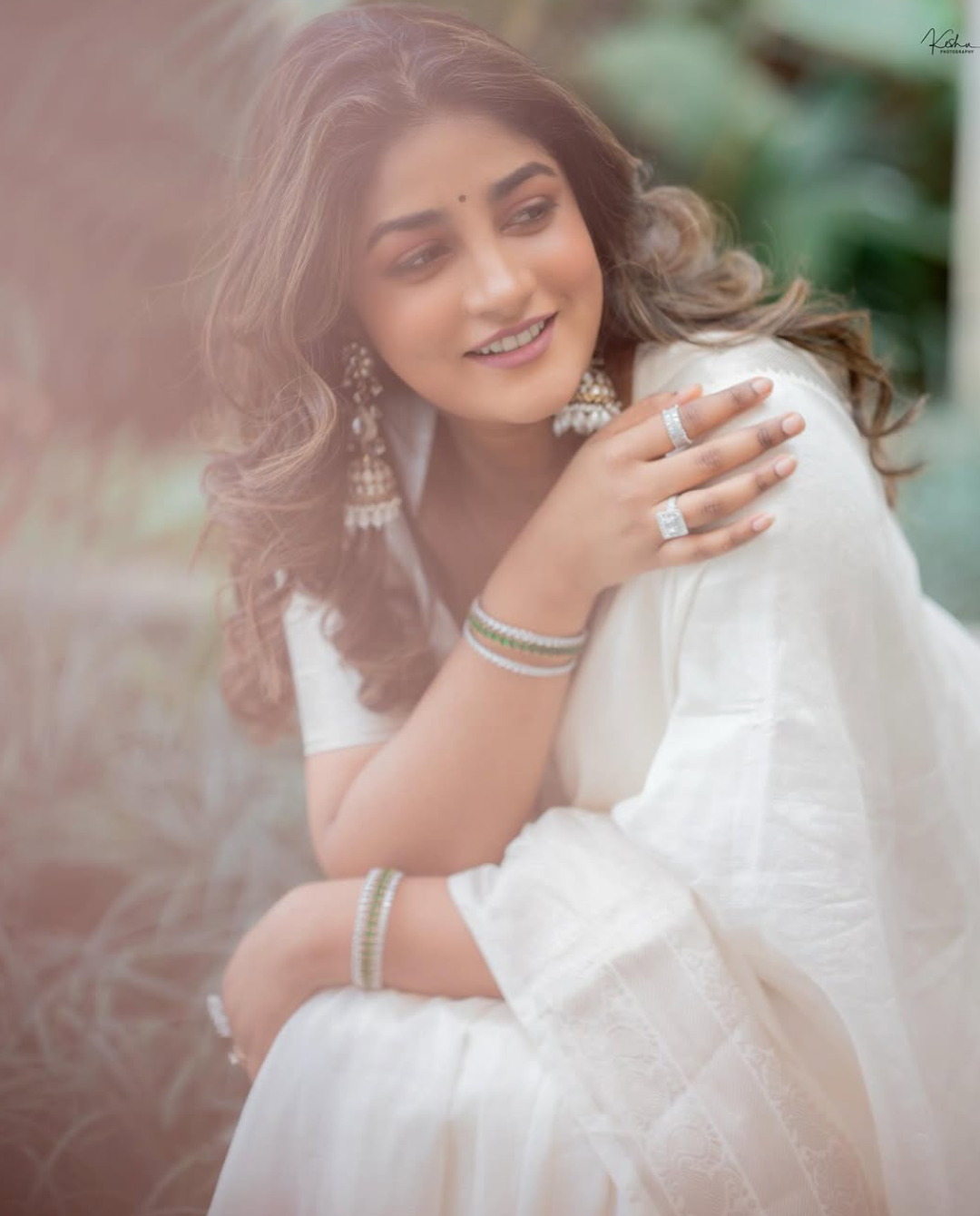 Dimple Hayathi : వైట్ శారీలో అజంతా శిల్పంలా రవితేజ బ్యూటీ.. ఫిదా అవ్వాల్సిందే..