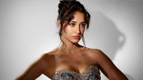 Disha Patani :  హాలీవుడ్ లో బంఫర్ ఆఫర్ పట్టేసిన ప్రభాస్ బ్యూటీ.. ఫిక్స్ వైరల్..