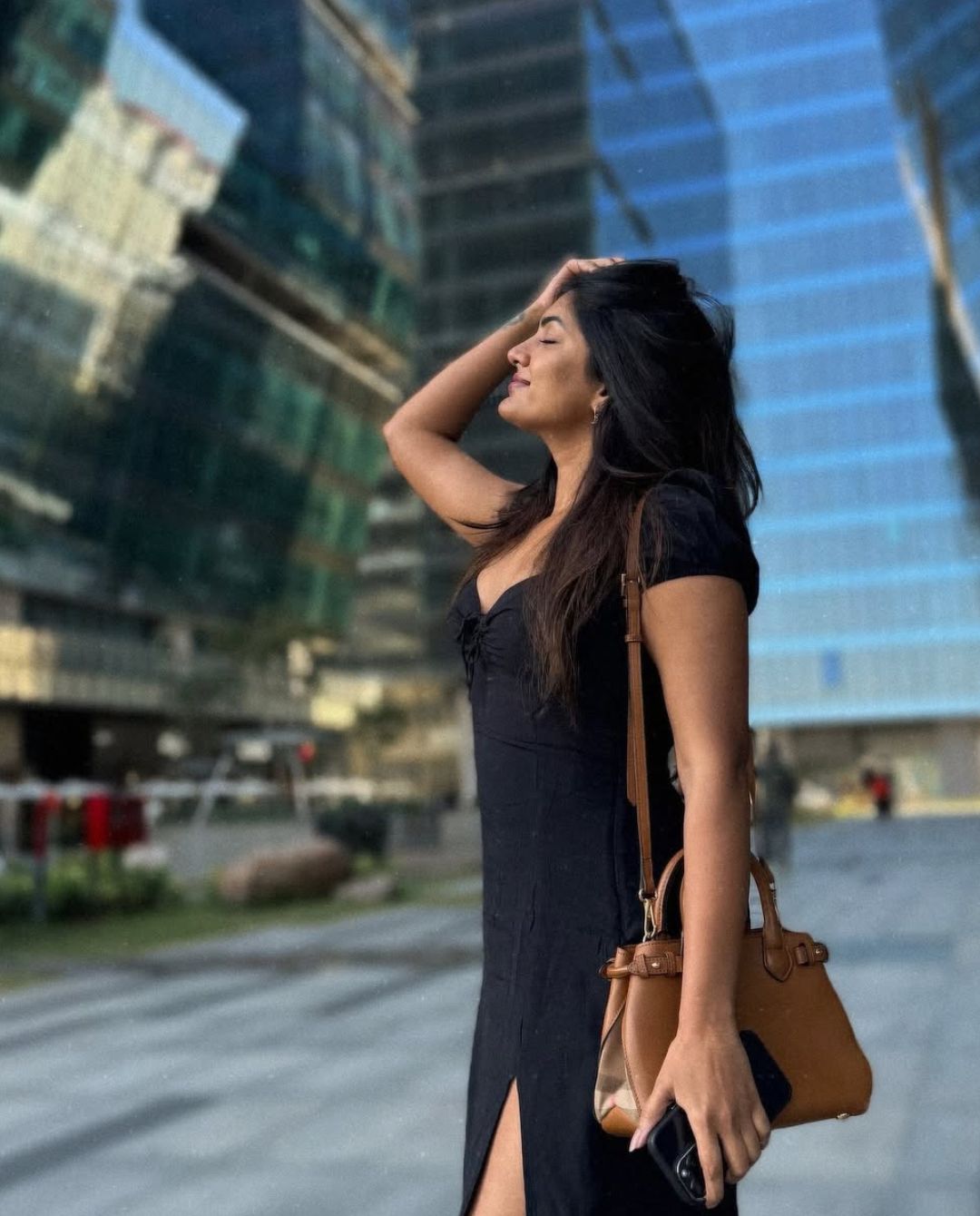 Eesha Rebba : స్టైలిష్ లుక్ లో కిక్కేస్తున్న  తెలుగుమ్మాయి ఈషా…