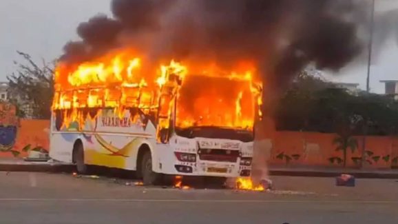 Mahakumbh Bus Fire : మహాకుంభమేళా వెళ్లిన బస్సులో అగ్నిప్రమాదం.. తెలంగాణ వాసి మృ‌తి